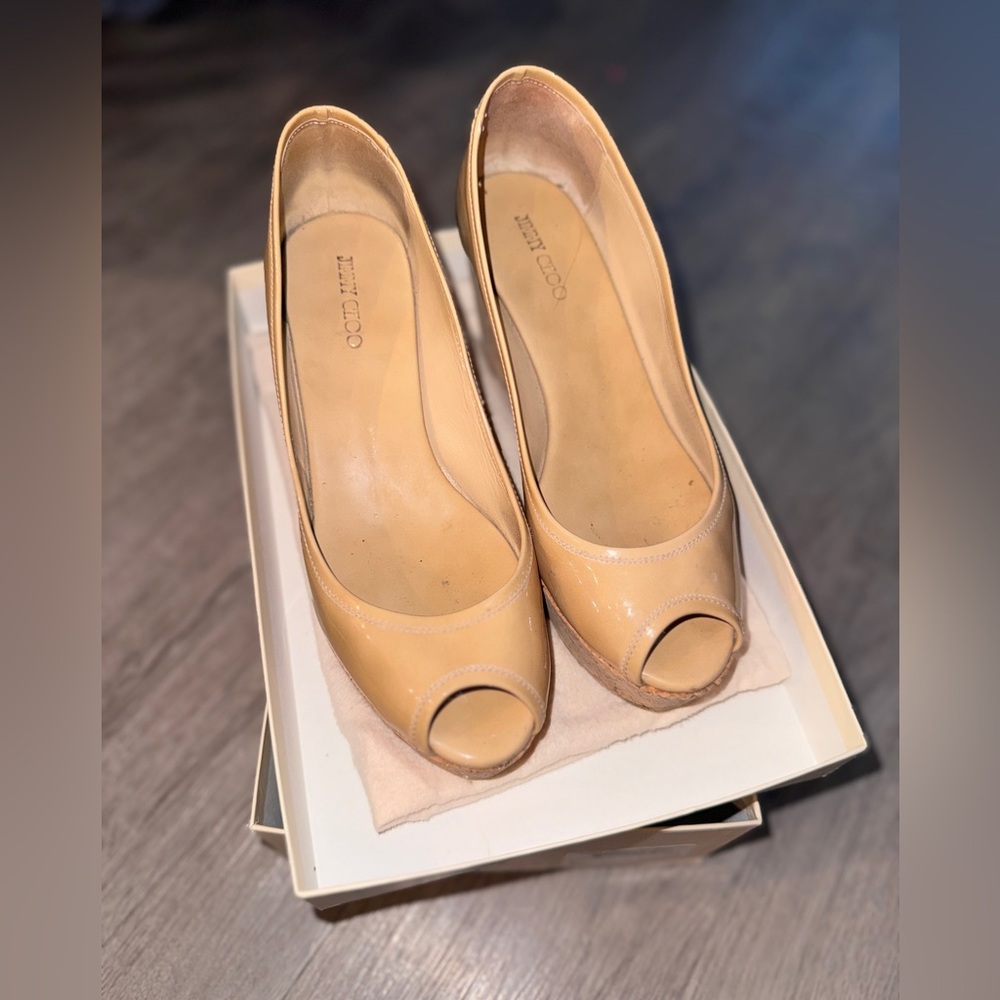 Jimmy Choo 124 Purdey Nude Patent Leather Cork Wedges Size 38.5 w/ Dust Bag